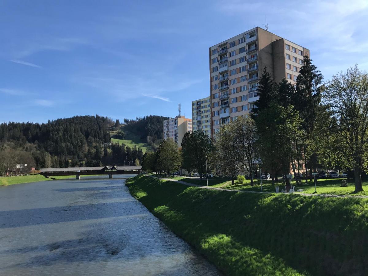 Sunny Appartment By The River ドルニー・クビーン エクステリア 写真